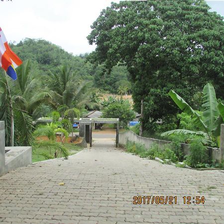 The Breeze Hotel Elpitiya  Exteriör bild