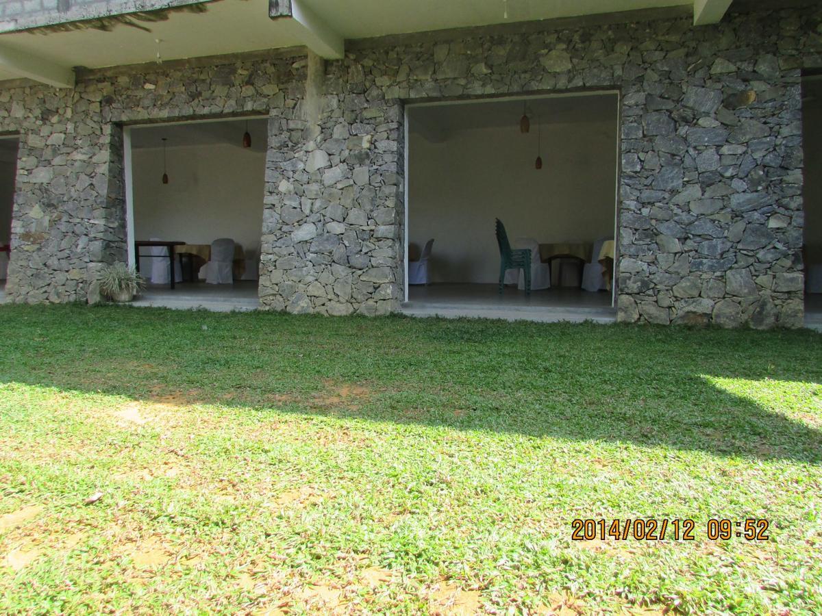 The Breeze Hotel Elpitiya  Exteriör bild