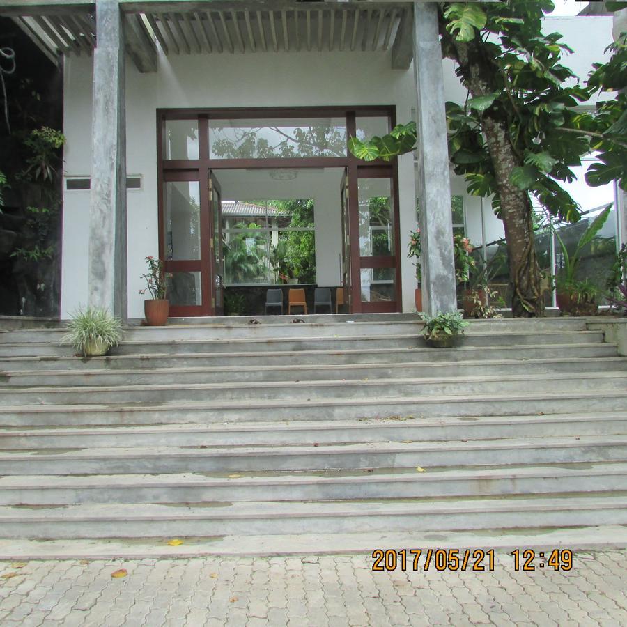 The Breeze Hotel Elpitiya  Exteriör bild