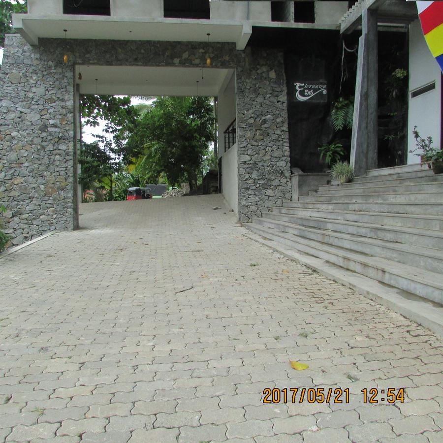 The Breeze Hotel Elpitiya  Exteriör bild